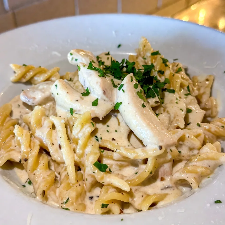 fresh ingredients for Creamy Garlic Parmesan Chicken Pasta Recipe